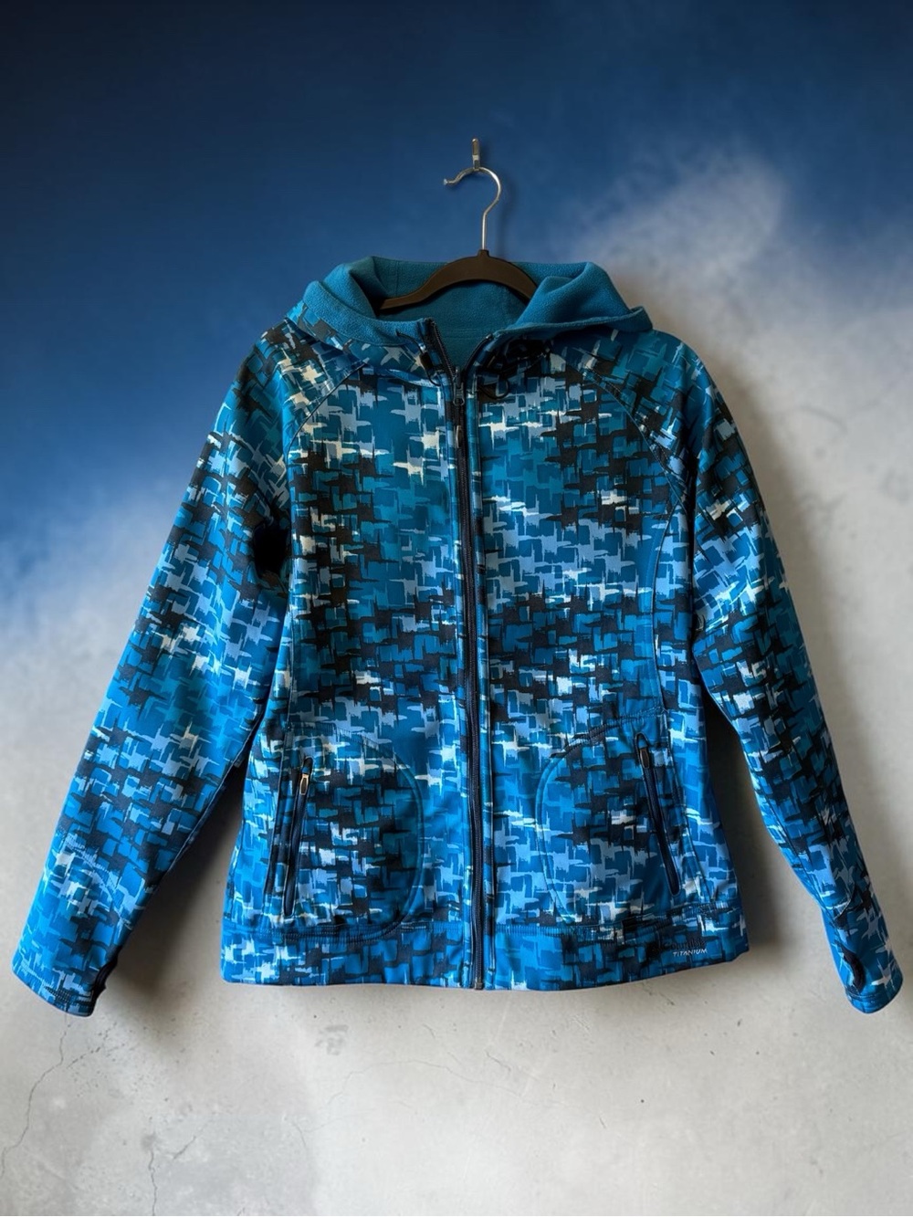 Columbia Titanium Omni-Shield Blue & Black Abstract Print Reversible Jacket